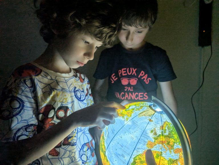 Zabawy z globusem - podróż dookoła świata bez wychodzenia z klasy!