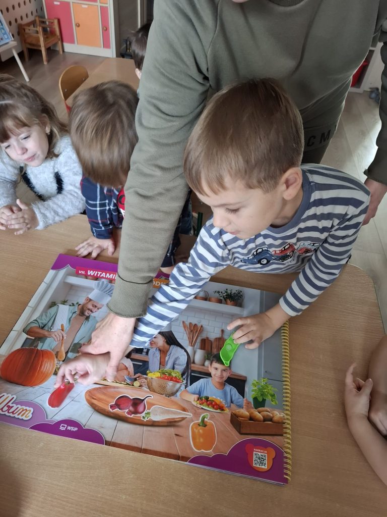 Parkowe Skrzaty odkrywają świat witamin!